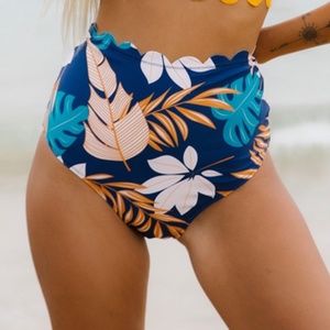 NWT Scalloped Hem Leaf Bikini Bottom